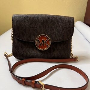 Micheal Kors Crossbody